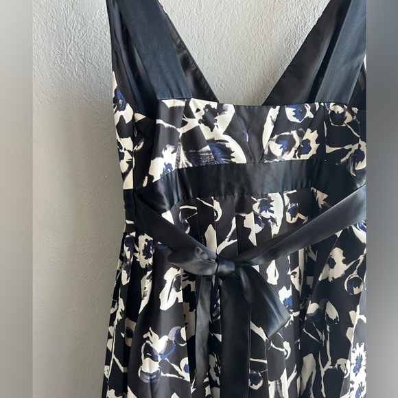 The Limited, black dress, v-neck, tank top, size 6 - Picture 8 of 11